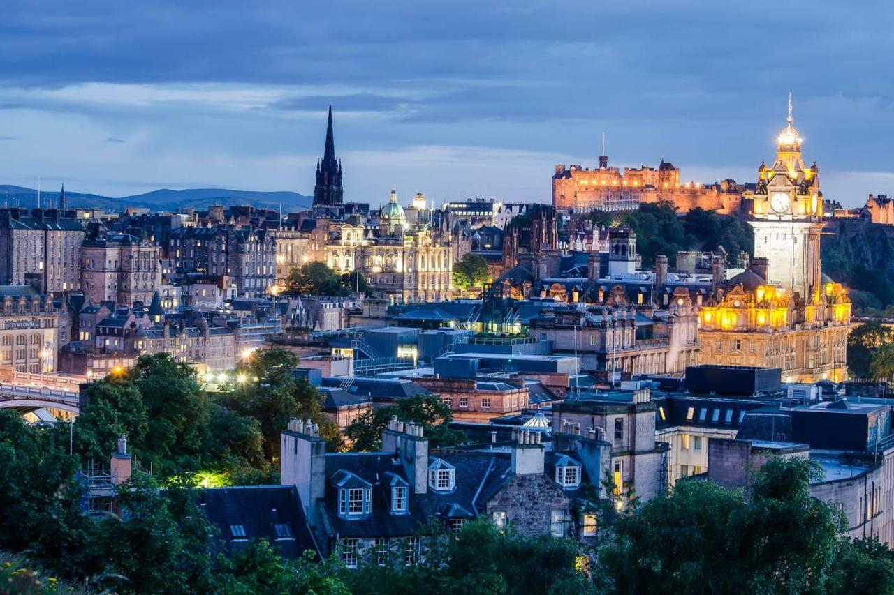 Altido Ultra Stylish Calton Road Apt W/ Parking Daire Edinburgh Dış mekan fotoğraf