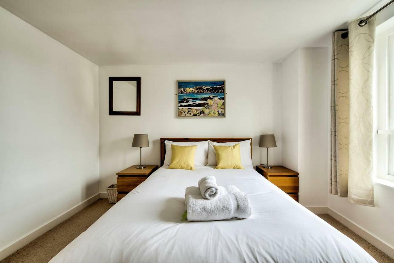 Altido Ultra Stylish Calton Road Apt W/ Parking Daire Edinburgh Dış mekan fotoğraf