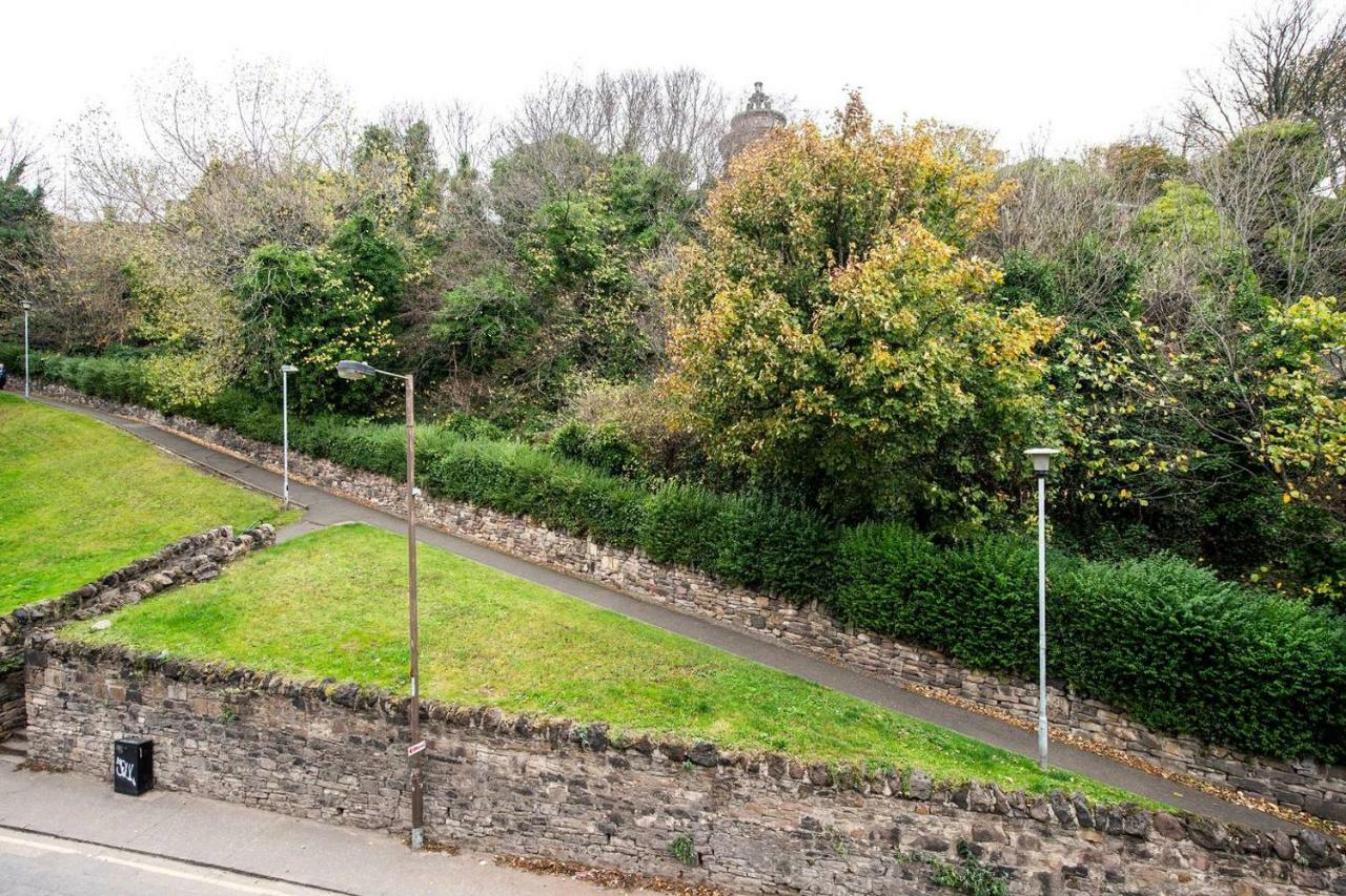 Altido Ultra Stylish Calton Road Apt W/ Parking Daire Edinburgh Dış mekan fotoğraf